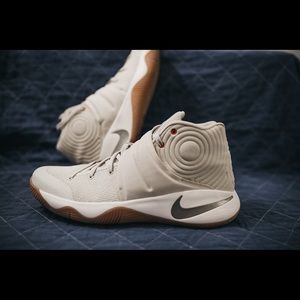 NIKE KYRIE 2